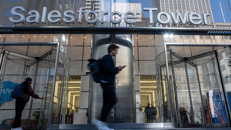 Salesforce :AI Agent“难产”,SaaS龙头已沦为价值股?